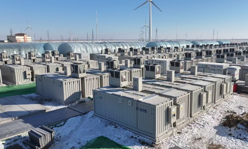 <b>大型戶外儲能電站：破解風電場棄風難題 提升內蒙古風電基地20%收益的實戰解</b>